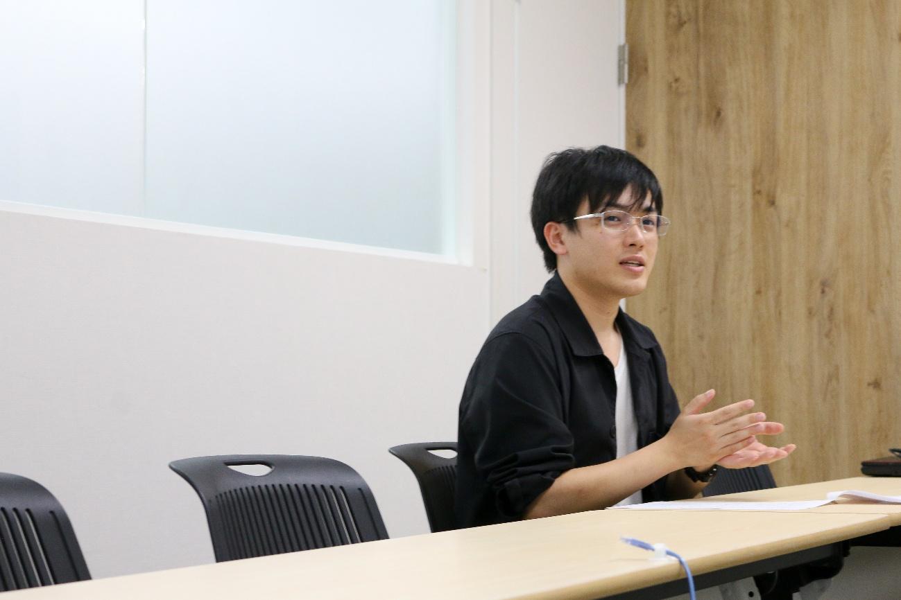 インタビューの様子
