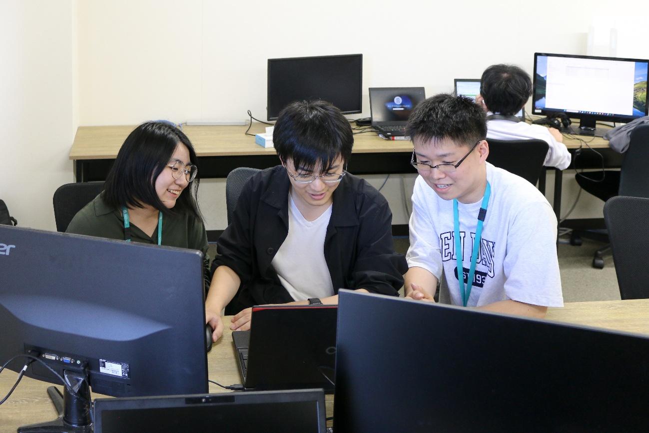 インタビューの様子