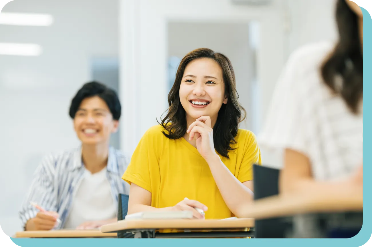 写真：授業を受けている女性